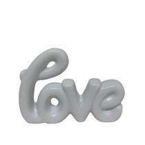 Palavra Love decorativa de cerâmica na cor branca