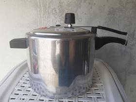 Panela de pressão polida Roque 4,5L