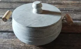 Panela pedra sabão alças de madeira número 1