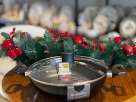 Panela Wok 28 cm Com Tampa e Alças Ebony Preta - Brinox Panela Wok 28 cm Com Tampa e Alças Ebony Preta - Brinox