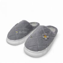 Pantufa Feminina Adulto Flower Forrada Em Pelúcia Quentinha e Antiderrapante Pantufa Feminina Adulto Flower Forrada Em Pelúcia Quentinha e Antiderrapante