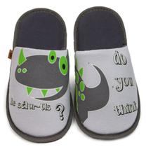 Pantufa infantil Saurus Cotton Day-Chinelo de inverno macio Dinossauro-Pantufa solado emborrachado Pantufa infantil Saurus Cotton Day-Chinelo de inverno macio Dinossauro-Pantufa solado emborrachado