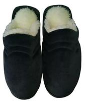 Pantufa masculina feminina em plush forrada com pele sintética carneirinho