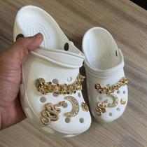 Papete em Eva cross feminina com pins bottons