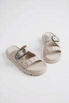 Papete Moleca Com Tachas E Fivela Metálica Confortável E Estilosa Branco Off Papete Moleca Com Tachas E Fivela Metálica Confortável E Estilosa Branco Off