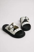 Papete Moleca Com Tachas E Fivela Metálica Confortável E Estilosa Branco/Preto Papete Moleca Com Tachas E Fivela Metálica Confortável E Estilosa Branco/Preto