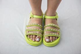 Papete verde lima com detalhe em corrente Papete verde lima com detalhe em corrente