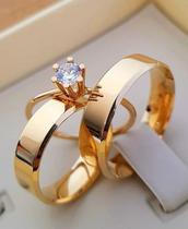 Par Aliança Casamento e Noivado Chafrada mas anel Ouro 18 Kilates Pedra de 5 mm Par Aliança Casamento e Noivado Chafrada mas anel Ouro 18 Kilates Pedra de 5 mm