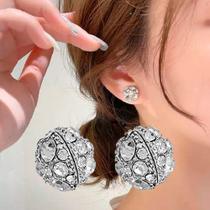 Par Brinco de pressão magnético leve e luxuoso feminino redondo strass pedra pedrinha prata prateado