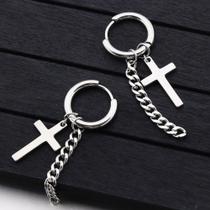 Par Brinco masculino de cruz crucifixo argola em aço inox prata prateado não escurece antialérgico Par Brinco masculino de cruz crucifixo argola em aço inox prata prateado não escurece antialérgico