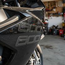 Par de Adesivos Emblema 600 Preto Compatível Kawasaki