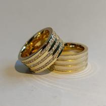 Par de Aliança Oca Megablaster em Ouro 18k Trilho de Pedras Par de Aliança Oca Megablaster em Ouro 18k Trilho de Pedras