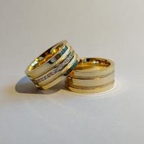 Par de Aliança Oca Megablaster Ouro 18k de Trilho de Pedras Par de Aliança Oca Megablaster Ouro 18k de Trilho de Pedras