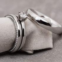 Par de Alianças Bold em prata 925 cravejada com zircônia