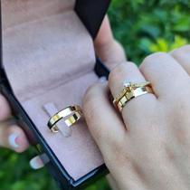 Par de Alianças de Casamento em Ouro 10k Laterais Chanfradas 3mm 2g. Solitário de presente