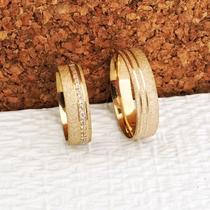 Par de Alianças de Ouro 18K Stratus Diamantada 5 mm e 20 brilhantes Par de Alianças de Ouro 18K Stratus Diamantada 5 mm e 20 brilhantes