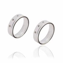 Par de alianças de Prata modelo New York com 12g e brilhantes Par de alianças de Prata modelo New York com 12g e brilhantes