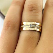 Par de Aliancas em Ouro 18K colecao Eternize 6mm e 7g cravejada com pedras