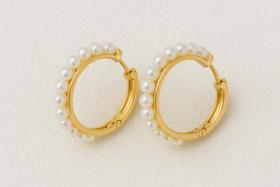 Par de Argolas Douradas com Pérolas - Fashion Jewelry
