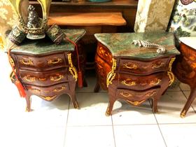 Par De Bombê Criados Frances Marchetado Marmore Bronze Luxo Par De Bombê Criados Frances Marchetado Marmore Bronze Luxo