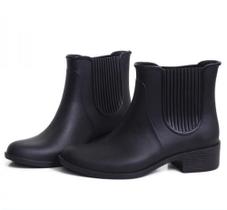 Par de bota preta m2 galocha impermeável Injetada em pvc botina feminina - Diversa Par de bota preta m2 galocha impermeável Injetada em pvc botina feminina - Diversa