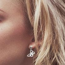 Par de brincos aço inox ponto de luz com pingente borboleta vazada brilhante resistente antialérgico