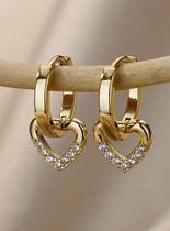 Par de brincos coração cravejado feminino - banhado a ouro