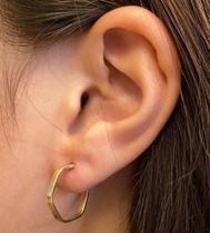 Par de Brincos de Ouro 18k Argola Sextavada 2mm 1,5cm Gardenia Joias Par de Brincos de Ouro 18k Argola Sextavada 2mm 1,5cm Gardenia Joias
