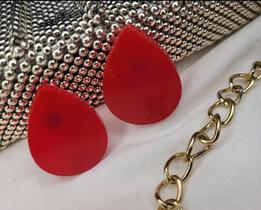 Par de brincos M , em resina , cor vermelho.