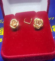 Par de Brincos Modelo Rosa Peso 1.80 Grama 13 mm Ouro 18 Kilates Duas Cores