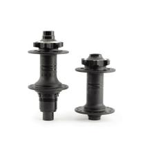 Par de Cubo Boost XD 32 Furos 6 Parafusos Preto 6 Pawls 15x110mm Dianteiro e 12x148mm Traseiro Quest Par de Cubo Boost XD 32 Furos 6 Parafusos Preto 6 Pawls 15x110mm Dianteiro e 12x148mm Traseiro Quest