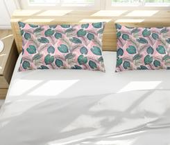 Par de Fronhas Estampa Folhas Tropicais Rosa e Verde Par de Fronhas Estampa Folhas Tropicais Rosa e Verde