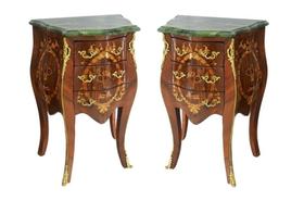 Par de Mesas Cabeceira Bombê Cabriolé Gravado a Mão Latão Par de Mesas Cabeceira Bombê Cabriolé Gravado a Mão Latão