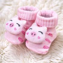 Par De Pantufas Rosa Porquinha - Quentinho E Estilo Para Seu Bebê Par De Pantufas Rosa Porquinha - Quentinho E Estilo Para Seu Bebê