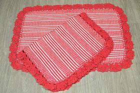 Par de Tapetes de Tear com Bico de Crochê - Vermelho Par de Tapetes de Tear com Bico de Crochê - Vermelho