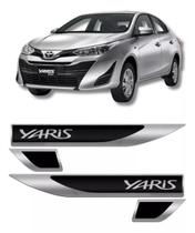 Par Emblema Lateral Resinado Adesivo Paralama Toyota Yaris