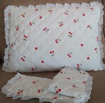Par Porta Travesseiro de Lesi com zíper ( 2 unidades)Obs: variações no desenho do matelado color:cerejinha lesi branco Par Porta Travesseiro de Lesi com zíper ( 2 unidades)Obs: variações no desenho do matelado color:cerejinha lesi branco