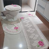 Passadeira avulsa em crochê + Jogo de banheiro em crochê bordado