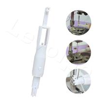 Passador De Linha E Colocador De Agulha Em Maquina De Costura