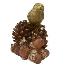 Pássaro Ultra Elegante Natalino Resina D&A 10cm com Detalhes em Pinhas Decoração Premium Festiva Pássaro Ultra Elegante Natalino Resina D&A 10cm com Detalhes em Pinhas Decoração Premium Festiva