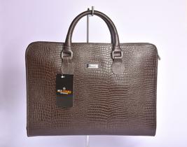 Pasta de mao feminina em couro legitimo Acccouro Pasta de mao feminina em couro legitimo Acccouro