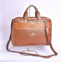 Pasta de mao transversal em couro legitimo Acccouro Pasta de mao transversal em couro legitimo Acccouro