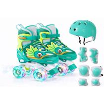 Patins Quad Dinossauro 4 Rodas Infantil Tamanha Ajustavel Com Rodinhas de LED + Bolsa + KIT PROTEÇÃO Patins Quad Dinossauro 4 Rodas Infantil Tamanha Ajustavel Com Rodinhas de LED + Bolsa + KIT PROTEÇÃO