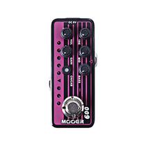 Pedal Pré Amplificador Mooer Blacknight M009 para Guitarra Dois Canais EQ 3 Bandas Simulador de Gabinete Modos Footswitch Compacto 9V DC