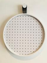 Pegboard Alca Curta Branco Couro Preto Fundo Branco 40 Cm De Redondo