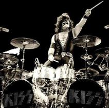 Pele Attack Drumheads Signature Eric Singer Kiss 14 ES14C Coated com com Borda Anti-vibração Pele Attack Drumheads Signature Eric Singer Kiss 14 ES14C Coated com com Borda Anti-vibração