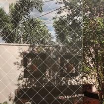 Pelicula Adesiva para Vidro Blindex Modelo Pontos e Quadrados Brancos 200x60cm