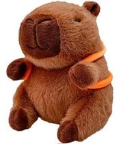 Pelúcia Capivara 20cm C/Mochilinha de Fruta CAA0121- Caa Toys Pelúcia Capivara 20cm C/Mochilinha de Fruta CAA0121- Caa Toys
