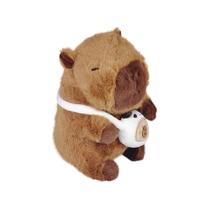 Pelúcia Capivara com Bolsinha - 20cm - DM Toys