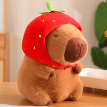 Pelúcia JPORSHU Capivara 36 cm com Chapéu de Morango